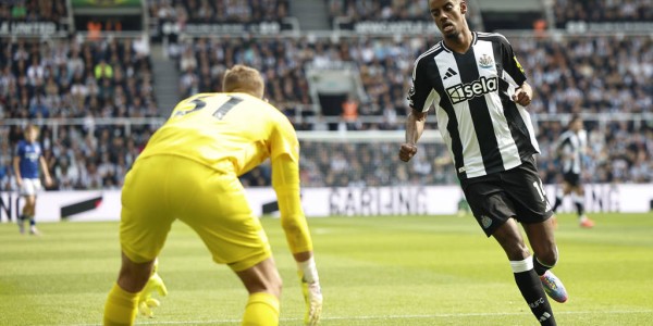 曼联的吸引力：本杰明·谢斯科的选择令阿兰·希勒尴尬